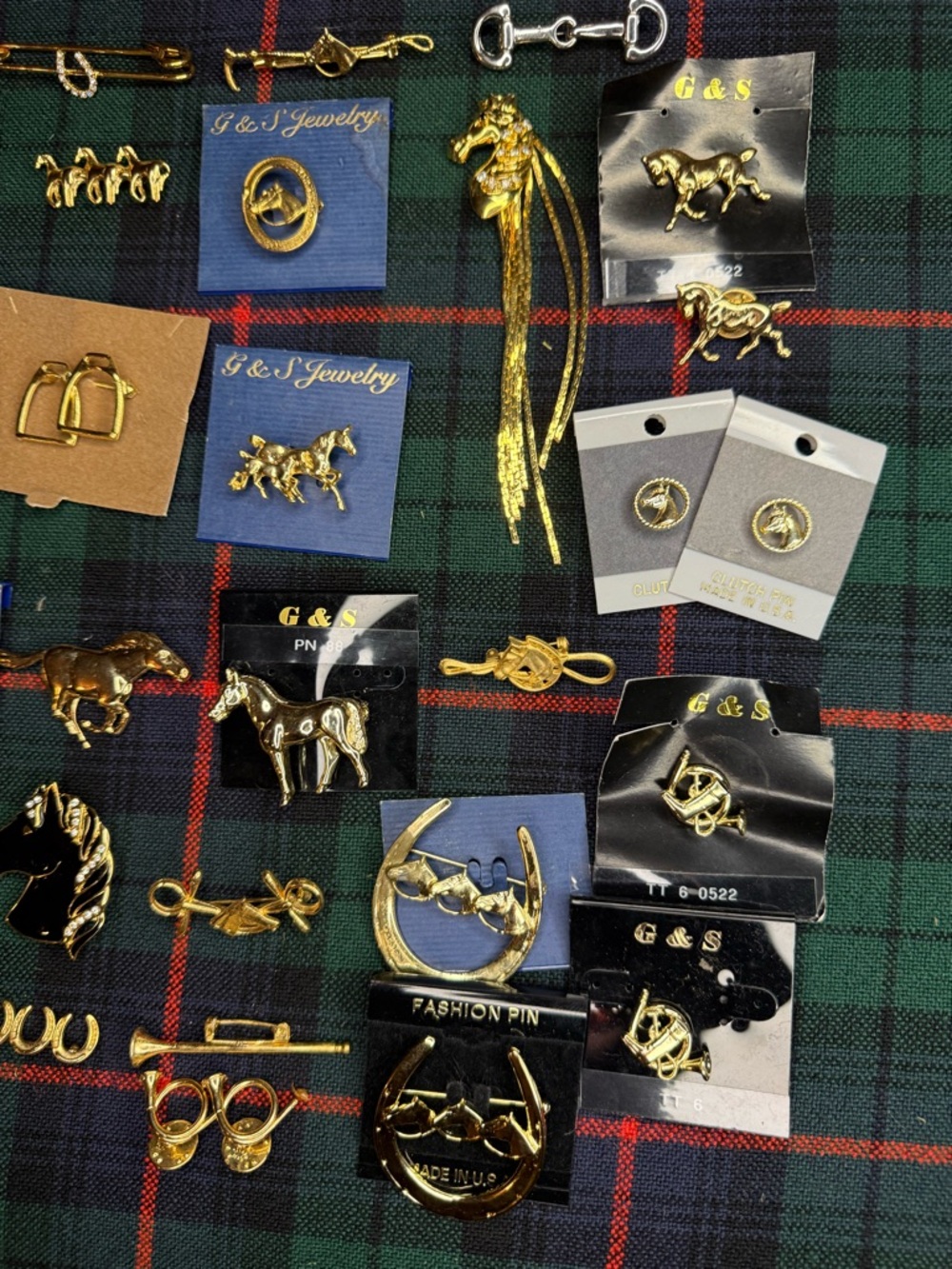Large lot of Equestrian Horse Brooches and Clutch Pins - Picture 5 of 5